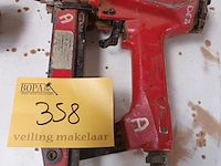 Lot 358 - pneumatische tacker haubold - afbeelding 1 van  2