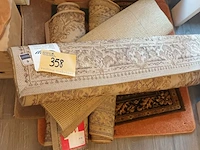 Lot 358 - tapijten. 9 stuks - afbeelding 1 van  4