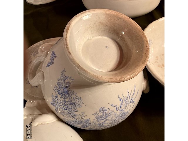 Lot 358 - wit porselein soepterinnes, 2 stuks met opscheplepel, 1 stuk - afbeelding 5 van  6