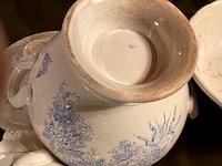 Lot 358 - wit porselein soepterinnes, 2 stuks met opscheplepel, 1 stuk - afbeelding 5 van  6