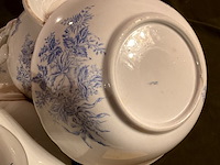 Lot 358 - wit porselein soepterinnes, 2 stuks met opscheplepel, 1 stuk - afbeelding 6 van  6