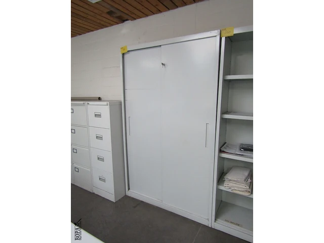 Lot 359 - bureelkast - afbeelding 1 van  3