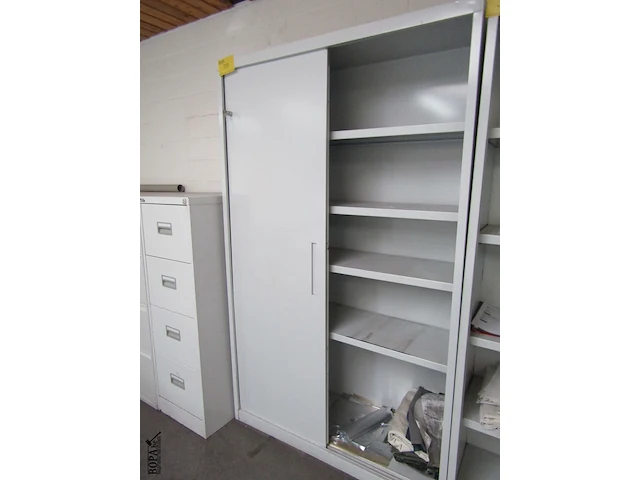 Lot 359 - bureelkast - afbeelding 2 van  3