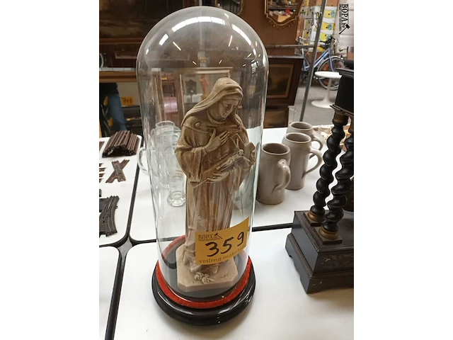 Lot 359 - globe met mariabeeld - afbeelding 1 van  3