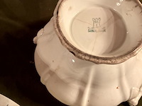 Lot 359 - ovalen porselein wit victoria opdienschotel + deksel en opsc - afbeelding 3 van  4