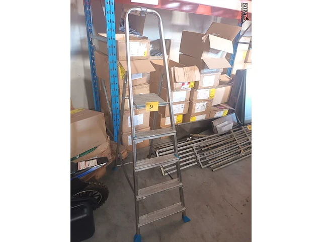 Lot 36 - aluminium trapladder - afbeelding 1 van  3