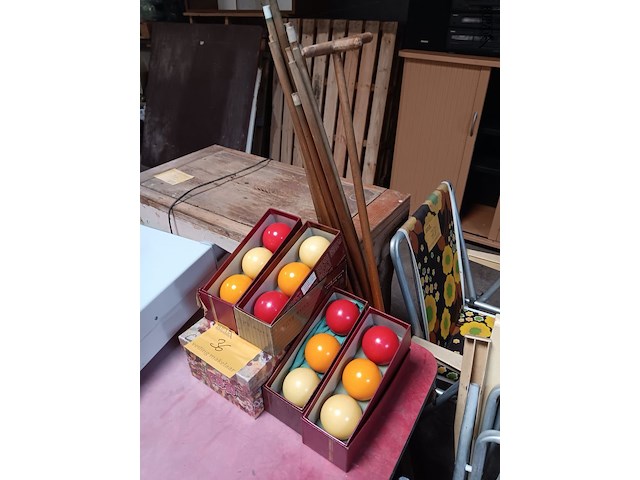 Lot 36 - biljartkeus en biljartballen - afbeelding 1 van  4