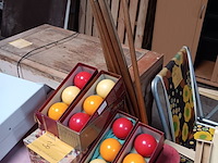 Lot 36 - biljartkeus en biljartballen - afbeelding 1 van  4