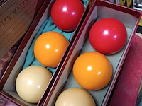 Lot 36 - biljartkeus en biljartballen - afbeelding 2 van  4