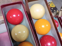 Lot 36 - biljartkeus en biljartballen - afbeelding 4 van  4