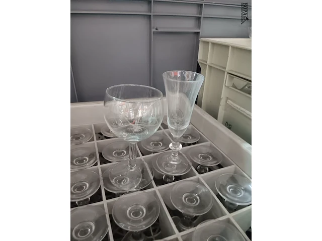 Lot 36 - diverse glazen 160 stuks - afbeelding 1 van  2
