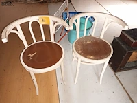 Lot 36 - houten stoelen. 4 stuks - afbeelding 1 van  4