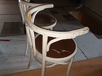 Lot 36 - houten stoelen. 4 stuks - afbeelding 2 van  4