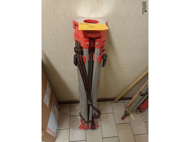 Lot 36 - laser statief futech - afbeelding 1 van  3