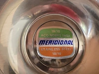 Lot 36 - lot verzilverde items en inox schaal in doos - afbeelding 3 van  4
