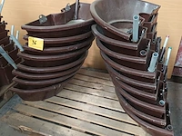 Lot 36 - polyester voederbak. 17 stuks - afbeelding 1 van  4