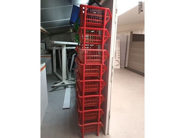 Lot 36 - pvc mandjes en bakken. 18 stuks - afbeelding 2 van  3