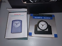 Lot 36 - wekkers en klokken. 5 stuks - afbeelding 2 van  3