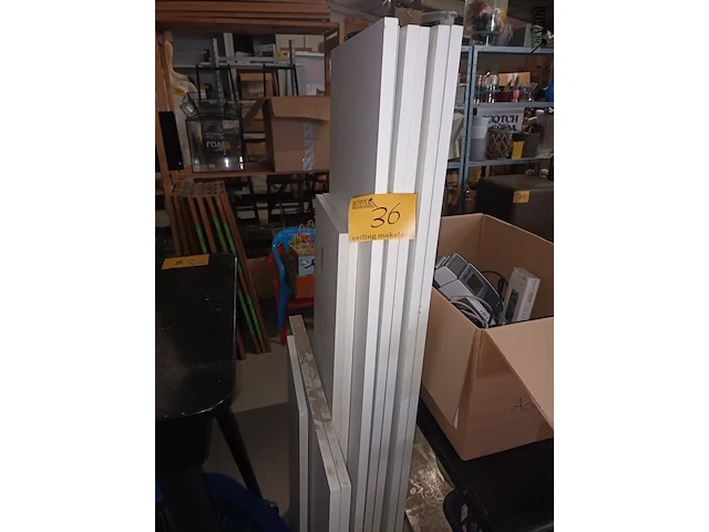 Lot 36 - witte meubelplanken. 11 stuks - afbeelding 1 van  3