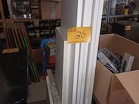 Lot 36 - witte meubelplanken. 11 stuks - afbeelding 1 van  3