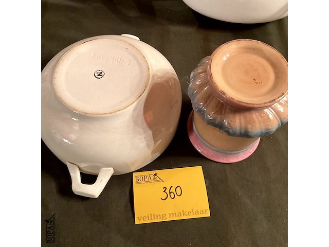 Lot 360 - schotel wit porselein eduard en roze pot opschrift riz, 2 st - afbeelding 2 van  3