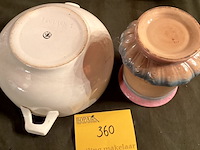 Lot 360 - schotel wit porselein eduard en roze pot opschrift riz, 2 st - afbeelding 2 van  3