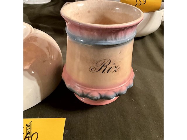 Lot 360 - schotel wit porselein eduard en roze pot opschrift riz, 2 st - afbeelding 3 van  3