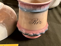 Lot 360 - schotel wit porselein eduard en roze pot opschrift riz, 2 st - afbeelding 3 van  3