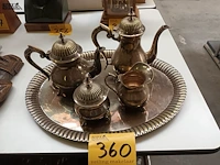 Lot 360 - verzilverd theestel - afbeelding 1 van  4