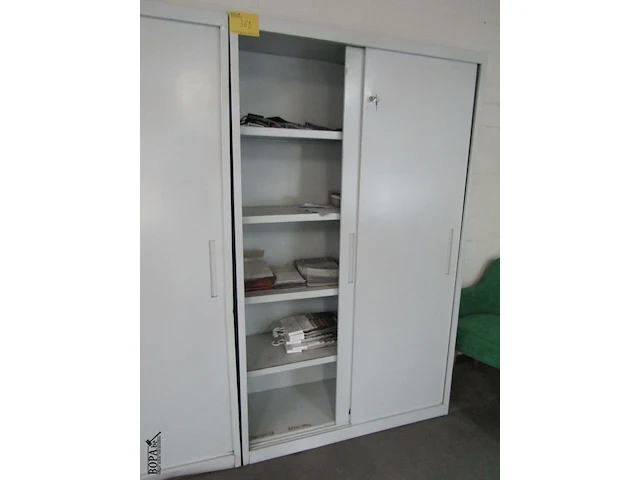 Lot 362 - bureelkast - afbeelding 2 van  3