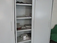 Lot 362 - bureelkast - afbeelding 2 van  3