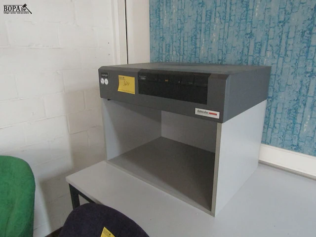 Lot 364 - datacolor multilight kast - afbeelding 1 van  4