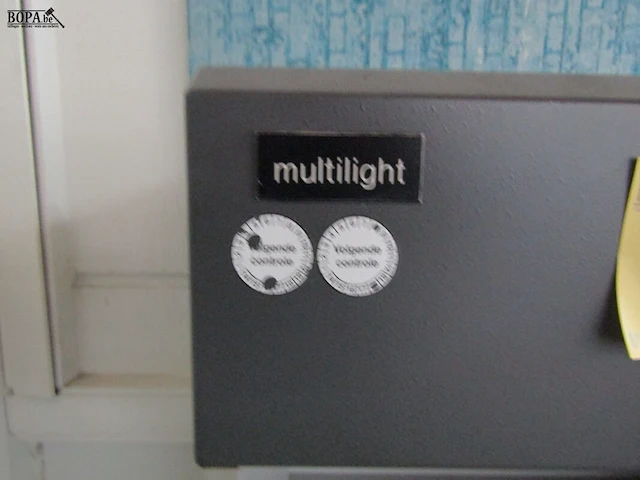 Lot 364 - datacolor multilight kast - afbeelding 4 van  4