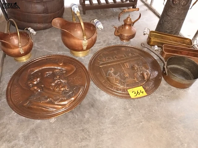 Lot 364 - decoratie in koper. 9 stuks - afbeelding 1 van  4