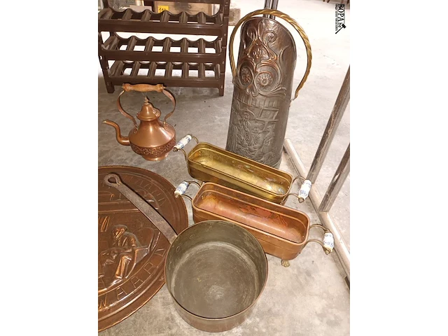 Lot 364 - decoratie in koper. 9 stuks - afbeelding 4 van  4