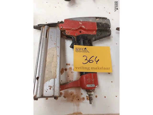 Lot 364 - pneumatische tacker haubold - afbeelding 1 van  2