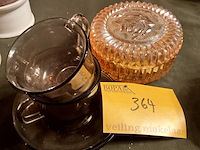 Lot 364 - vintage bonboniere roze glas/glazen koffietassen, 6 stuks - afbeelding 1 van  2