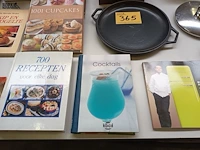 Lot 365 - keukengerei en kookboeken. 27 stuks - afbeelding 4 van  6