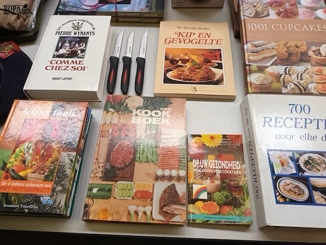 Lot 365 - keukengerei en kookboeken. 27 stuks - afbeelding 5 van  6