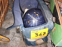 Lot 367 - bowlingbal in draagtas - afbeelding 1 van  2