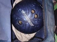 Lot 367 - bowlingbal in draagtas - afbeelding 2 van  2