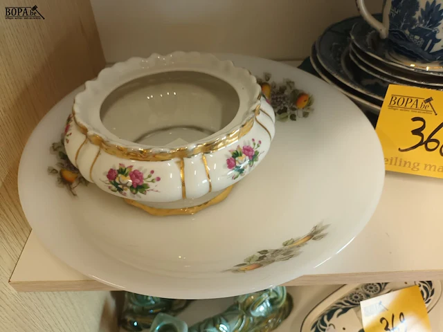 Lot 368 - divers servies. 12 stuks - afbeelding 2 van  4