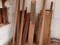 Lot 368 - houteresten - afbeelding 1 van  3