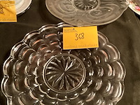 Lot 368 - schalen in glas, 2 stuks - afbeelding 1 van  2