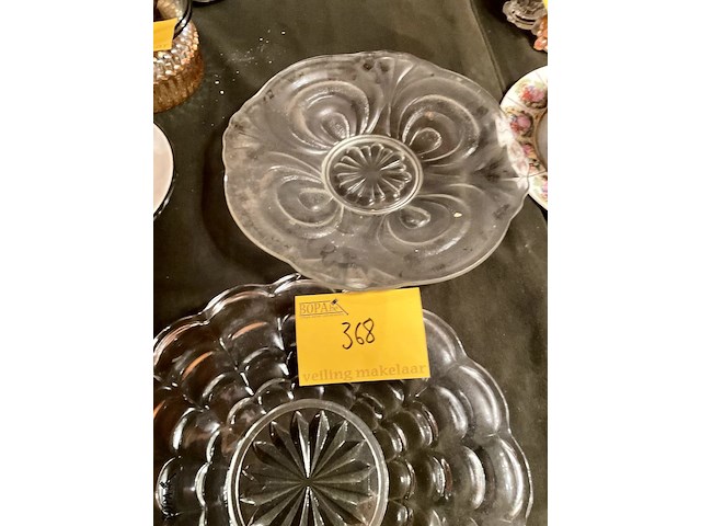 Lot 368 - schalen in glas, 2 stuks - afbeelding 2 van  2