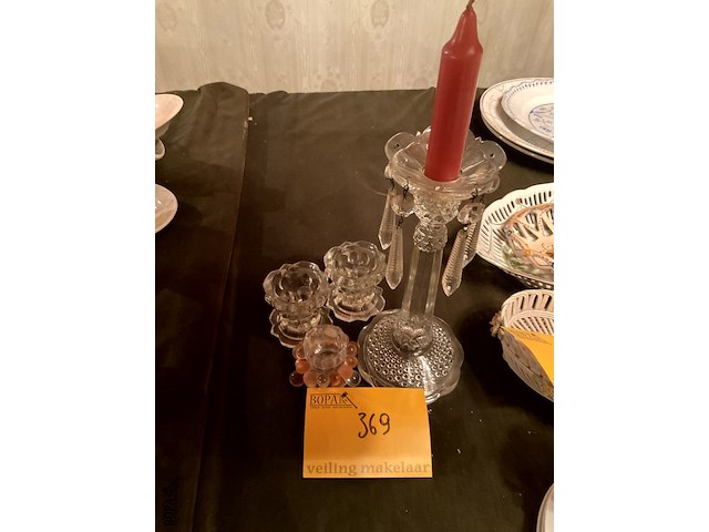 Lot 369 - glazen kandelaar /3 kleine kaarshouder waaronder 1 kristalle - afbeelding 3 van  3