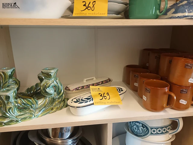 Lot 369 - kandelaars, tassen en schalen. 24 stuks - afbeelding 1 van  4