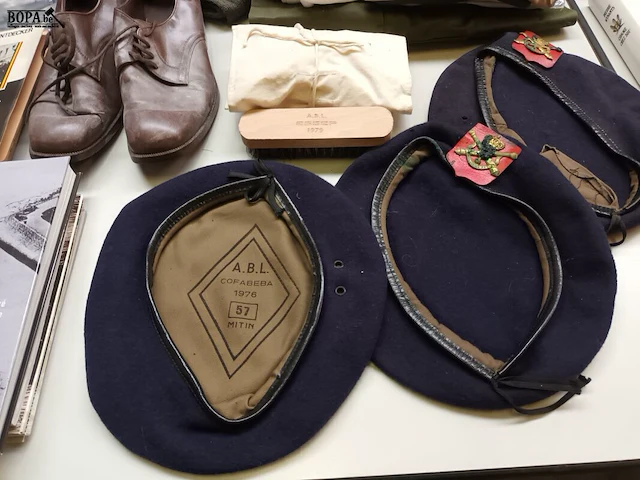 Lot 369 - militaria. 30 stuks - afbeelding 2 van  8