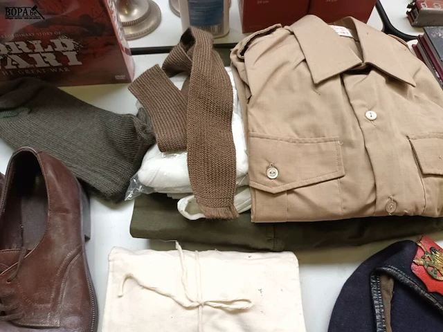 Lot 369 - militaria. 30 stuks - afbeelding 3 van  8
