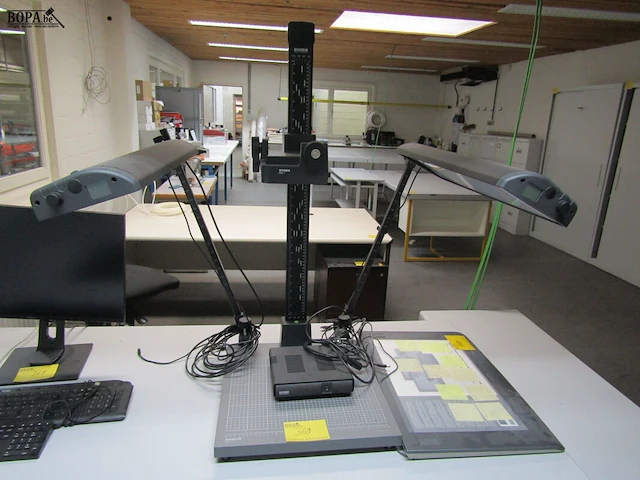 Lot 369 - reprostandaard en tekentablet - afbeelding 1 van  7